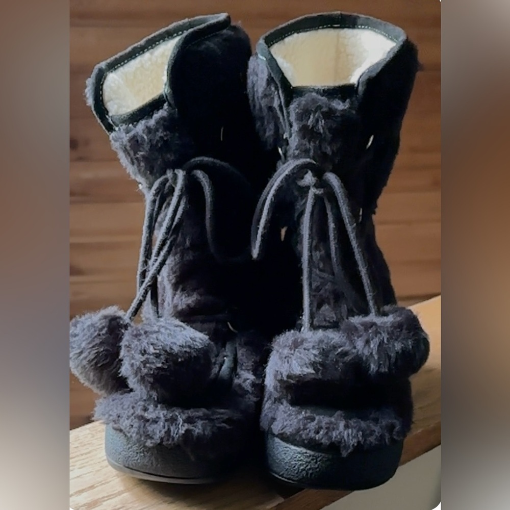 Juicy Couture Fur Lined Women Boot Size 8